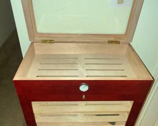 EXCELLENT CIGAR HUMIDOR