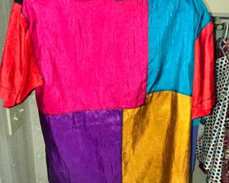 LOTS OF BEAUTIFUL WOMEN'S CLOTHING!