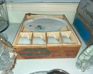VINTAGE ANCHOR HOCKING SNACK SET IN BOX!
