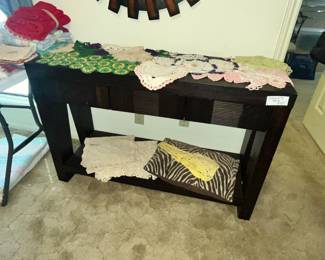 MODERN ENTRY TABLE