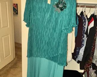 MORE WOMEN'S CLOTHING