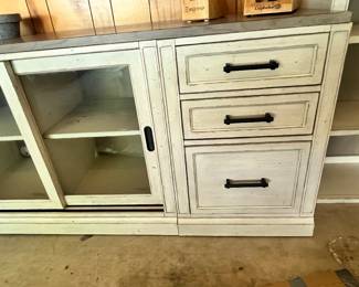 SLIDING DOORS & DRAWER SPACE