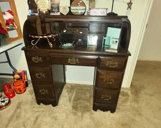 CUTE LITTLE SOLID PINE ROLL TOP DESK!