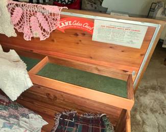 CEDAR LINED w/ TRAY