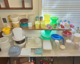TUPPERWARE & FOOD STORAGE