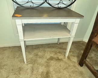 BASSETT END TABLE