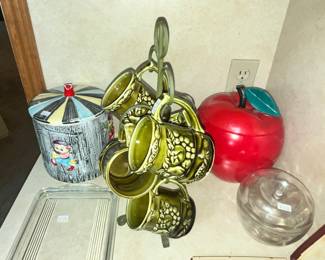 VINTAGE MUG TREE & COOKIE JARS
