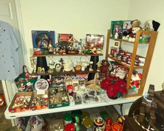 CHRISTMAS TABLE