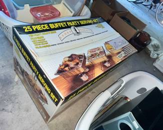 BUFFET SERVING SET IN BOX
