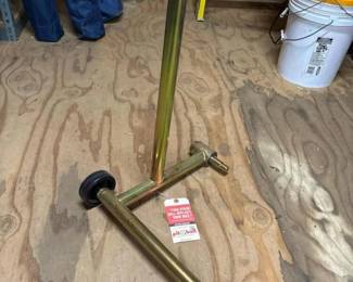 063 pitbullhybridforkliftfrontstand