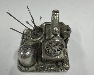 005 vintagemetalsewingmachinepincushion
