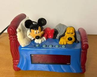 228 vintagewestcloxmickeymouseplutodigi
