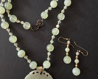 008 handmadecarvedpalegreenjadenecklace
