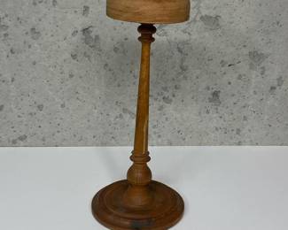 112 vintagewoodenwigstand