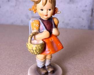 255 goebelhummelschoolgirlfigurine
