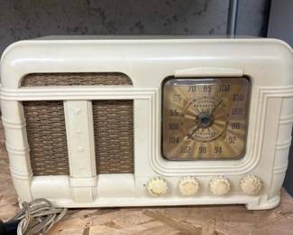 033 standardbroadcasttabletopivoryurear