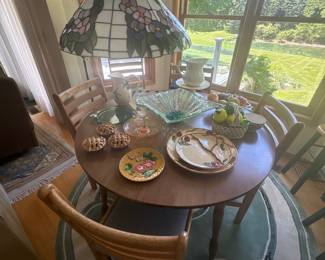 Stained Glass Floral Table Lamp
