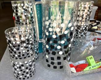 Bartrix Op Art Acrylic Pitcher and Tumbler Set