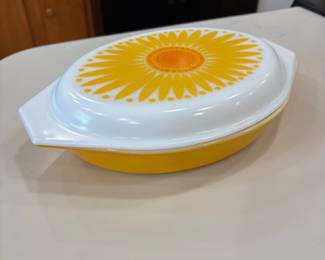 Pyrex Daisy/Sunflower Divided Casserole Dish with Lid