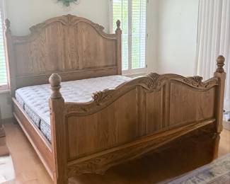 Oakwood Interiors Oakcrest Queen Bed Frame