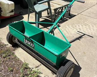 LESCO 50 lb Broadcast Spreader