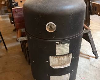 MECO Series 5000 Charcoal Water Smoker