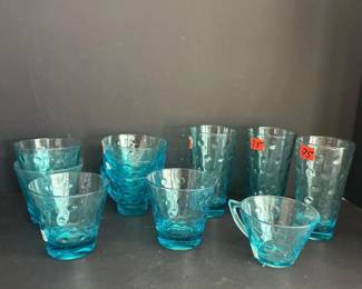 283 vintagebluecoindotglasswareset