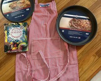 061 italiannightaproncookbook2pizzapan