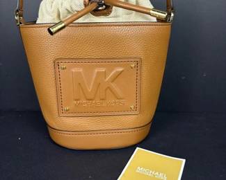 020 michaelkorsbrownpebbledleatherbucke