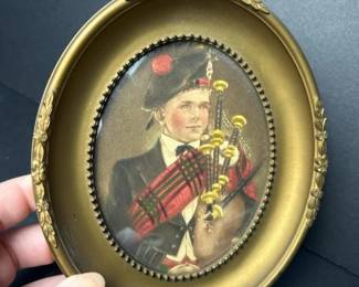 091 smallvintageframedovalprintjamieby