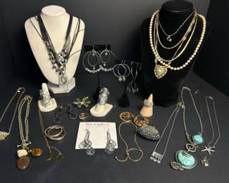 247 largeassortedcostumejewelrylotlias