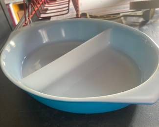 Pyrex divided bowl 1-1/2 qt.-.
