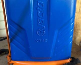 Jacto XP-12 manual backpack sprayer with 3 gallon capacity