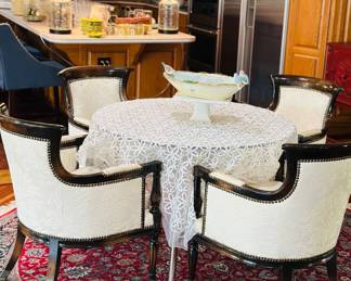 Round hand woven, hand knotted oriental rug 8' diameter, made in Pakistan 