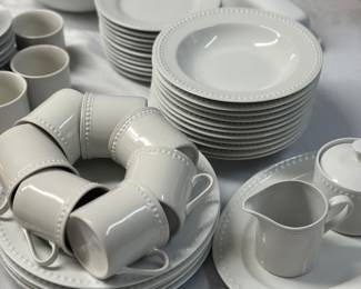 Many dishes , kitchen items 