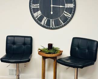 Black bar stools 