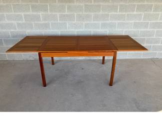Mobler drop leaf dining table
