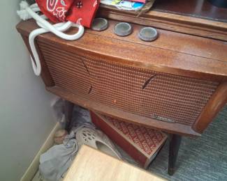 Magnavox Phonograph