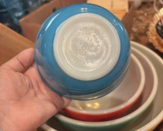 Pyrex mixing bowls.