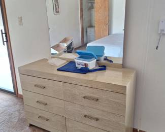 dresserds