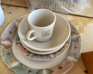 Retro 8 Piece Dish Set
