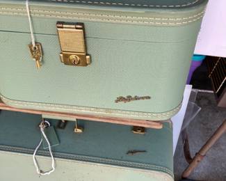 Retro Luggage including working lock and keys. All good condition.