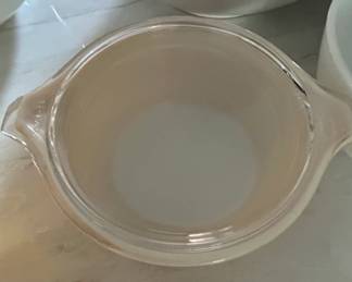 Pyrex Butterprint Casserole Dish with Lid second image