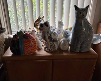 Collection of Ceramic Cat Figurines, including De Rosa, Aldo Londi Bitossi, and Chinese Cloisonne