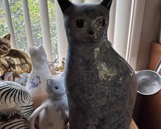 Collection of Ceramic Cat Figurines, including De Rosa, Aldo Londi Bitossi, and Chinese Cloisonne sixth image