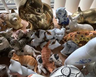 Collection of Ceramic Cat Figurines, including De Rosa, Aldo Londi Bitossi, and Chinese Cloisonne fifth image