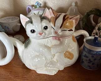Collection of Novelty Animal and Themed Teapots third image
