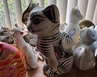 Collection of Ceramic Cat Figurines, including De Rosa, Aldo Londi Bitossi, and Chinese Cloisonne fourth image