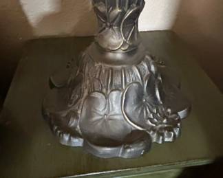 Tiffany Style Stained Glass Table Lamp with Floral Base third image