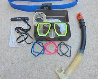 Lot # C95 - Body Glove SeaQuest Vision 2 Dive Mask with Interchangeable Rims, Snorkle, Waterproof Phone Case & Scuba Weight Belt